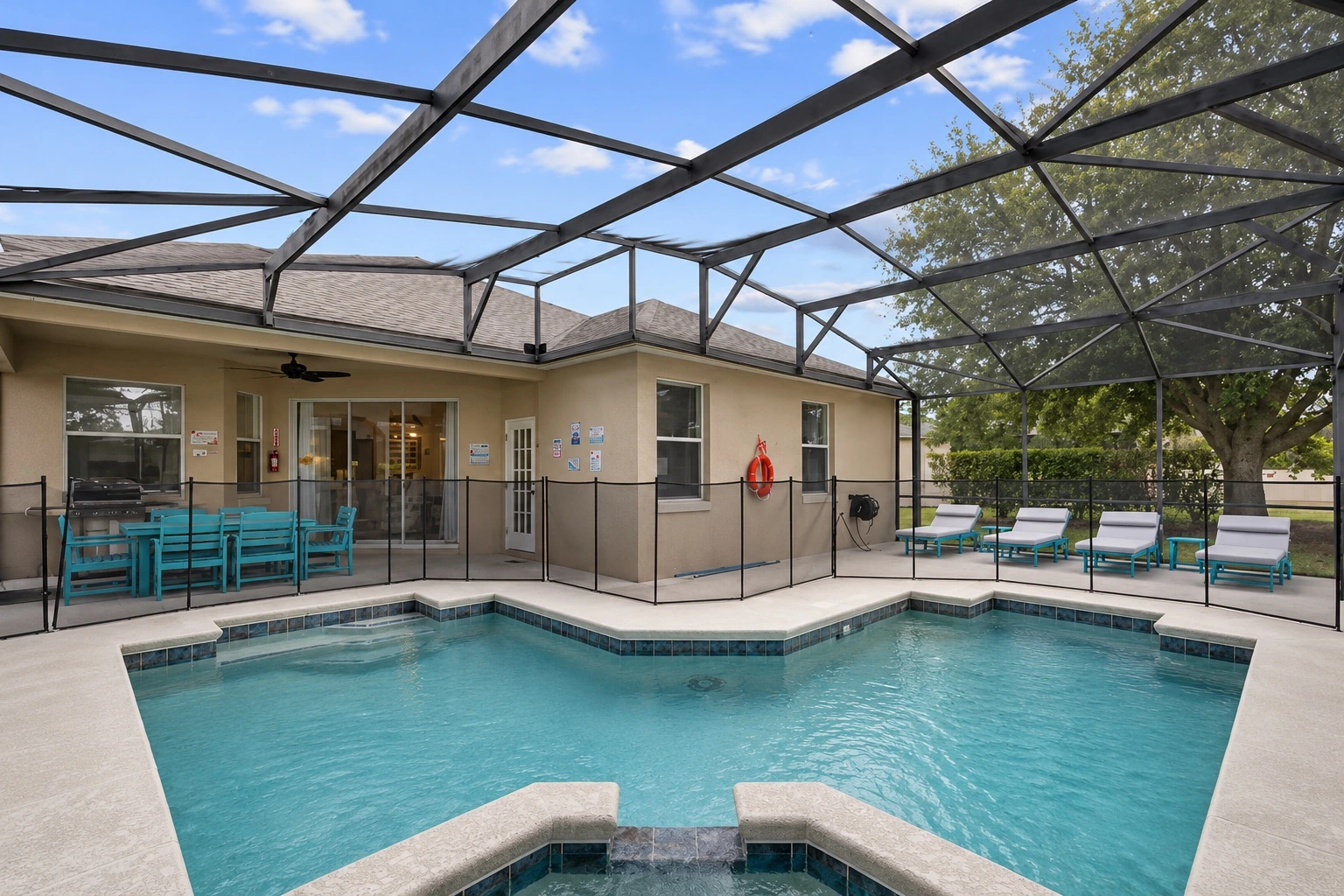 The private pool and spa beside Woosah Villa’s covered outdoor dining area